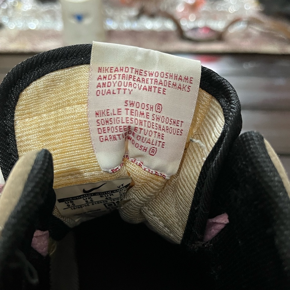 Jordan 1 UK 9.5 - Picture 6 of 7
